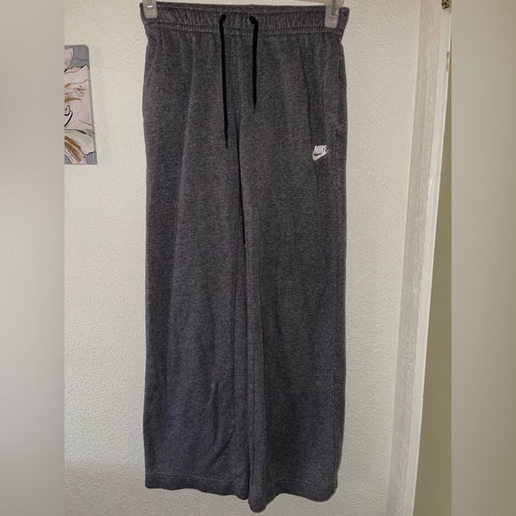 Nike Pants - Nike Women’s sweatpants.